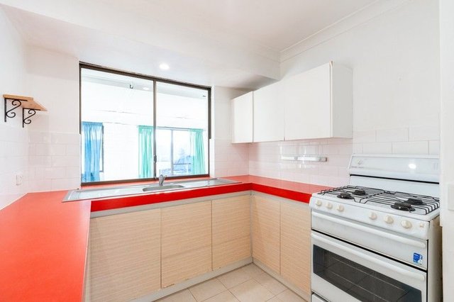 2 Coles Place, WA 6025