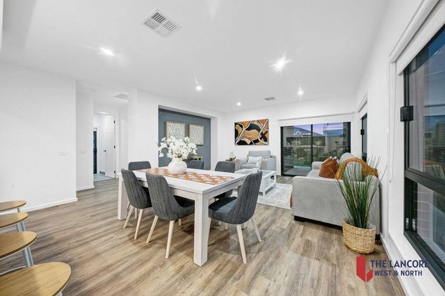 15 Redcraze Rd, VIC 3335