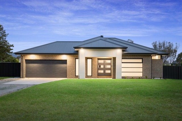 9-11 Main Street, NSW 2642