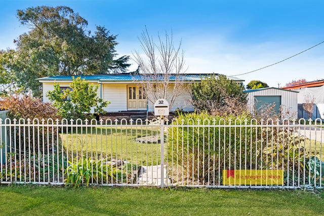 32 Lang Street, NSW 2850