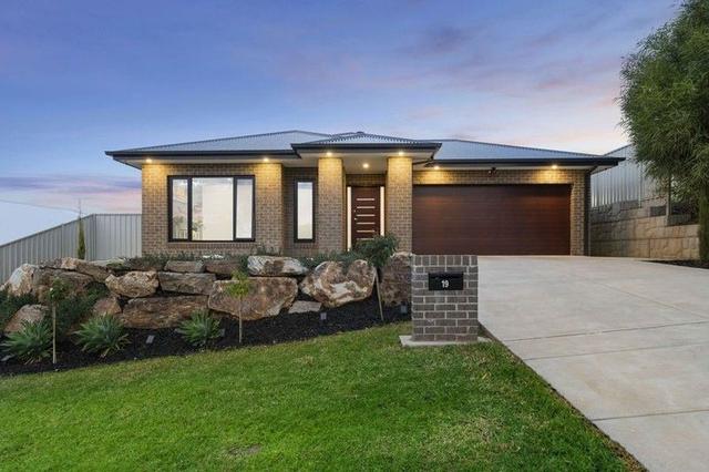 19 Bennelong Crescent, NSW 2650