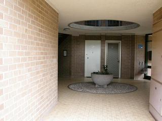 Entrance foyer (2005-04-08)