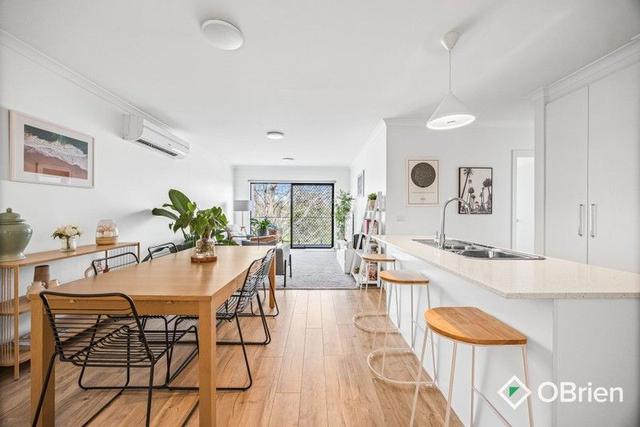 2/2 Omaroo Lane, VIC 3199