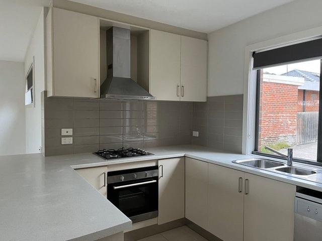 2/10 Meredith Street, VIC 3174