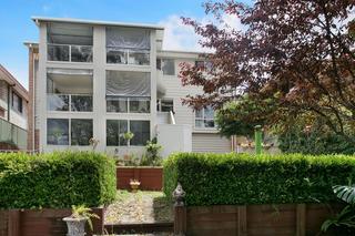 2 Balconies in door out door dining