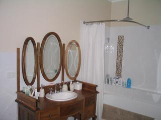 Bathroom (2006-12-07)