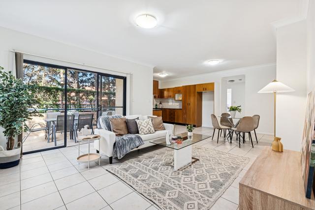 2/15 Wycombe Avenue, NSW 2217