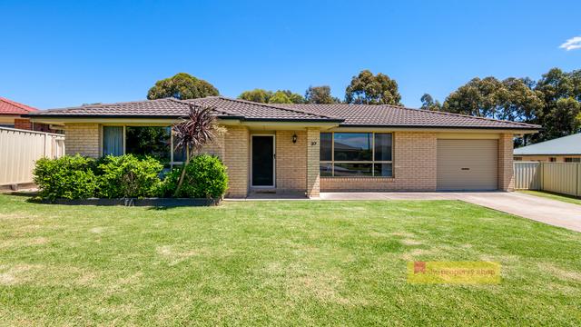 37 Hardy Crescent, NSW 2850