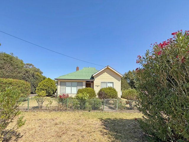 63 Binalong Street, NSW 2594