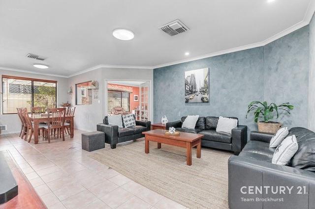 8 Roebuck Avenue, WA 6155
