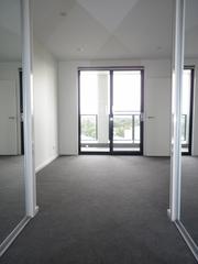 Walk thru wardrobe to BR1 (2015-12-21)