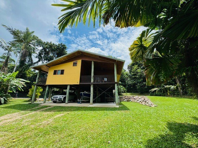 8 Mission Cir, QLD 4852