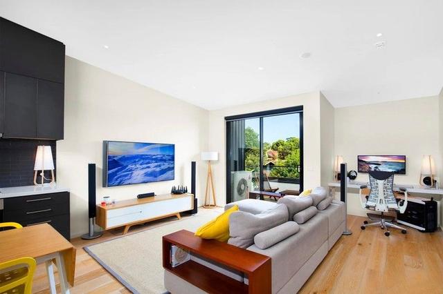 202/23 Maverston Street, VIC 3146