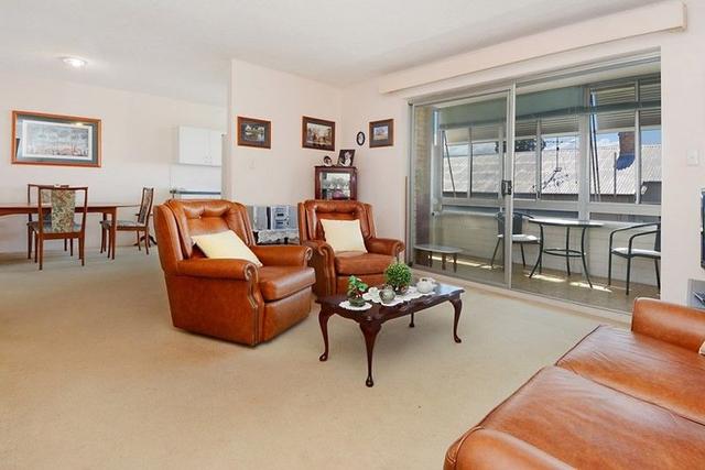2/23 Denham Street, QLD 4011