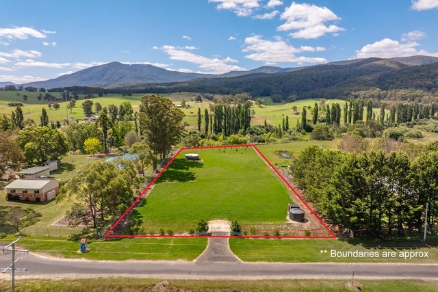 11 Towamba St, NSW 2550