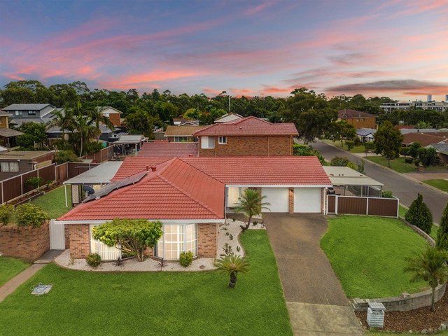4 Randwick  Close, NSW 2170