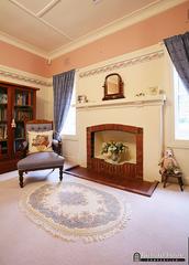 Fireplace Bed 1 (2007-05-25)