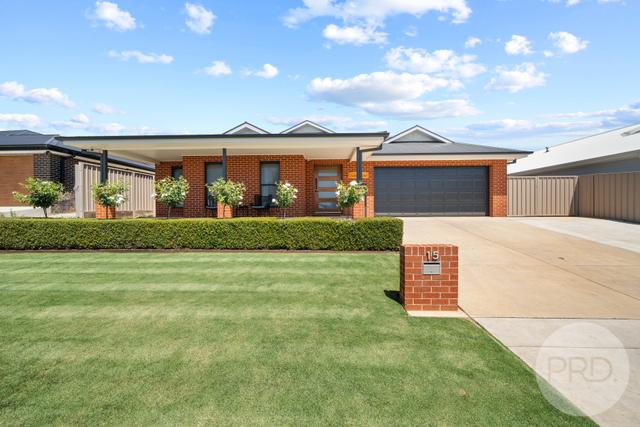 15 Gasnier Loop, NSW 2650