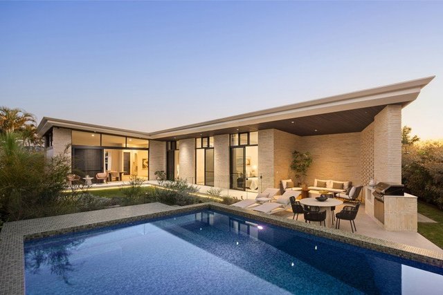 27 Manakin Avenue, QLD 4220