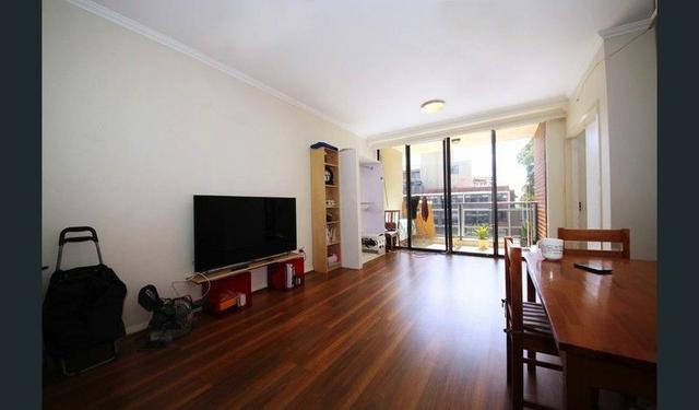 8/1 Brown St, NSW 2131