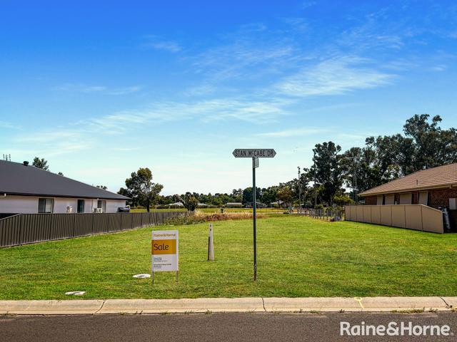 14 Stan McCabe Drive, NSW 2810