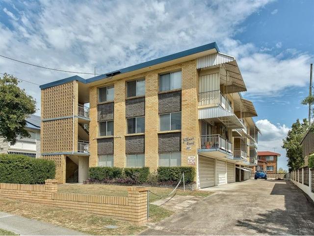 2/207 Cavendish Rd, QLD 4151