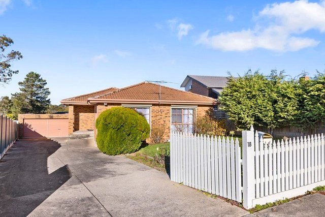 18 Denton Drive, VIC 3802