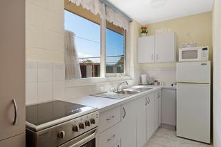 Unit kitchen (2015-04-22)