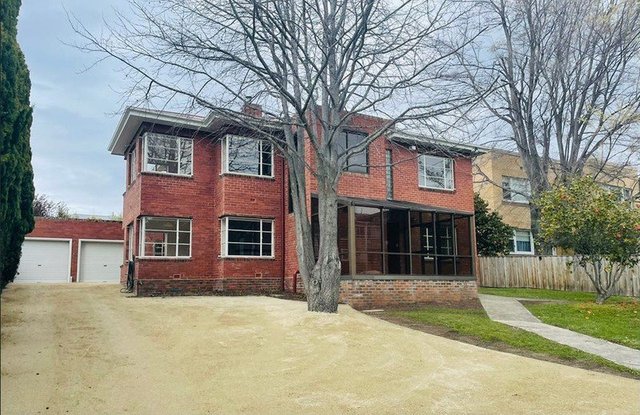 2/28 Earl St, TAS 7005