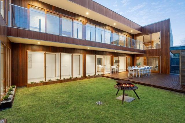 2/11 Carroll Road, VIC 3216