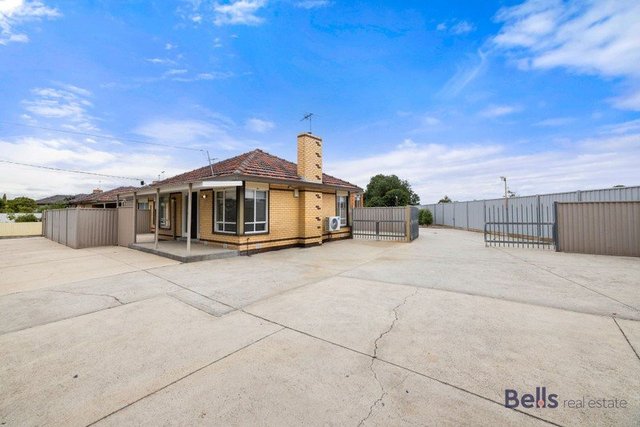 1 & 2/25 Lachlan Road, VIC 3020
