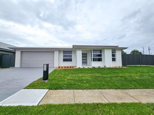 25 McGregor Way, NSW 2570
