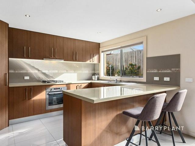 2/14 Stradbroke Road, VIC 3155