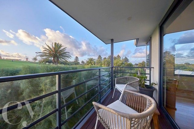 16 Swanbourne Street, WA 6160