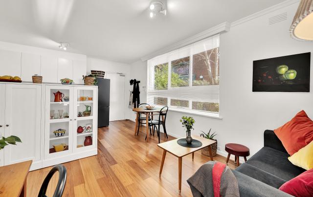 1/184 Barkly Street, VIC 3068