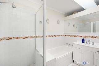 Bathroom (2017-05-03)