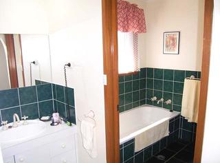 Bathroom (2005-03-14)