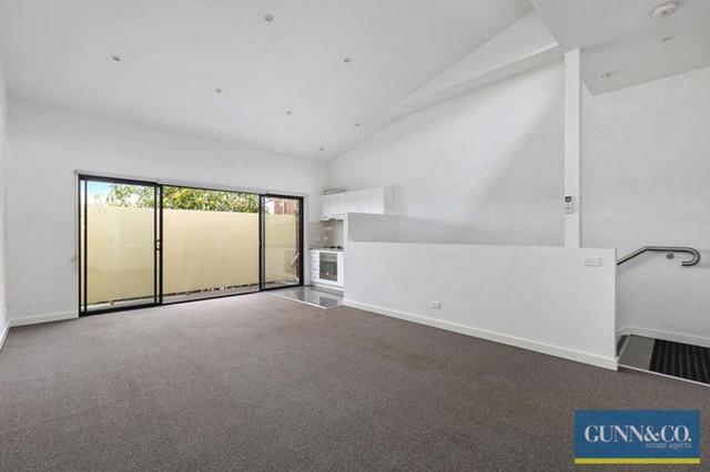 2/330 Melbourne Road, VIC 3015