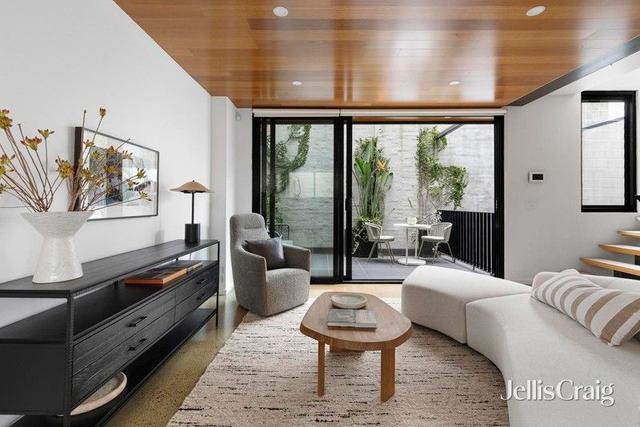 2/10 Linden Street, VIC 3057