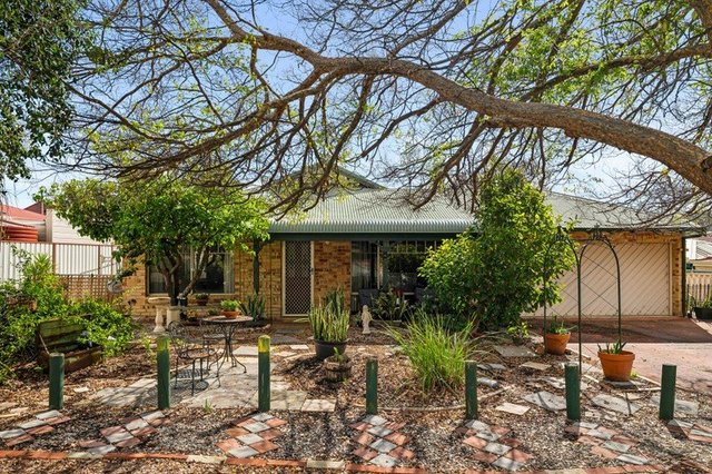 10 Daylesford Elbow, WA 6056