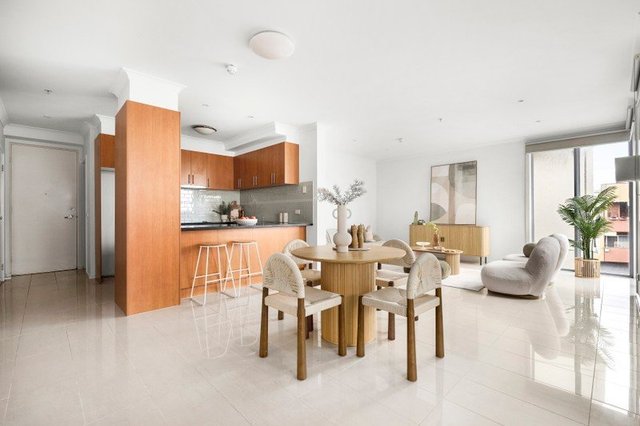 201/5 Wardens Walk, VIC 3058