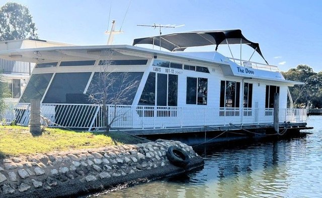 - Houseboat - The Dove, SA 5253