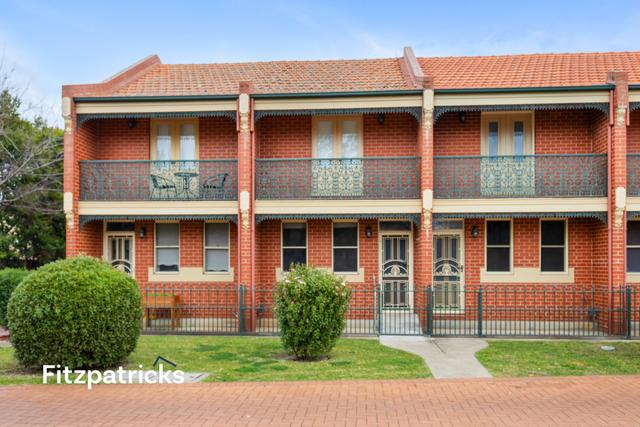 2/11 Crampton Street, NSW 2650