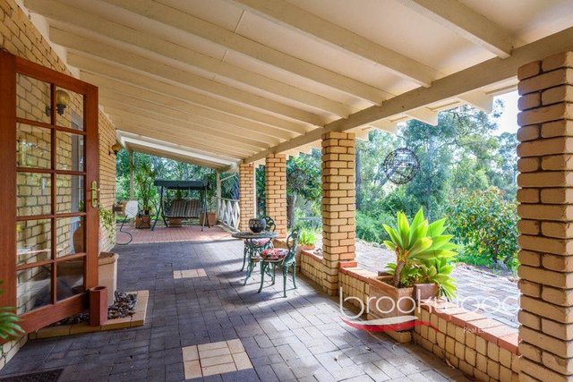 6 Allan Place, WA 6070