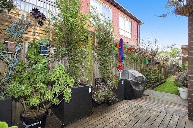 2/23 Genoa Street, VIC 3189