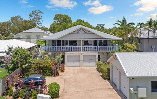 2/11 Macintosh Street, QLD 4812