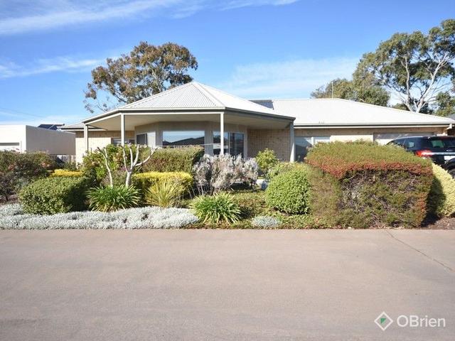 2 Eaton Place, VIC 3880