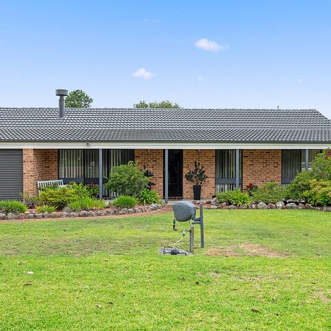 12 Lachlan Street, NSW 2324