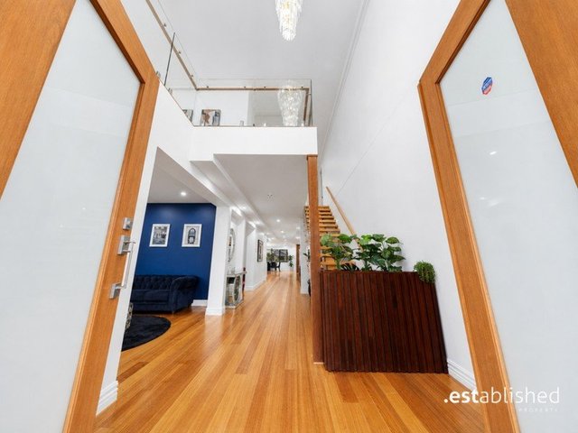 4 Spraypoint Drive, VIC 3030
