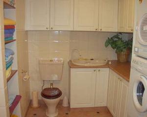 Com. bathroo/laundry (2002-05-31)